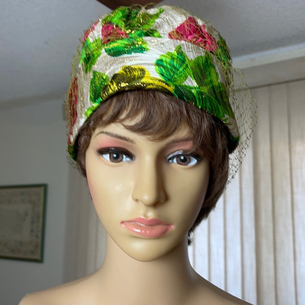 Vintage hat with veiling.   NWT.  Small